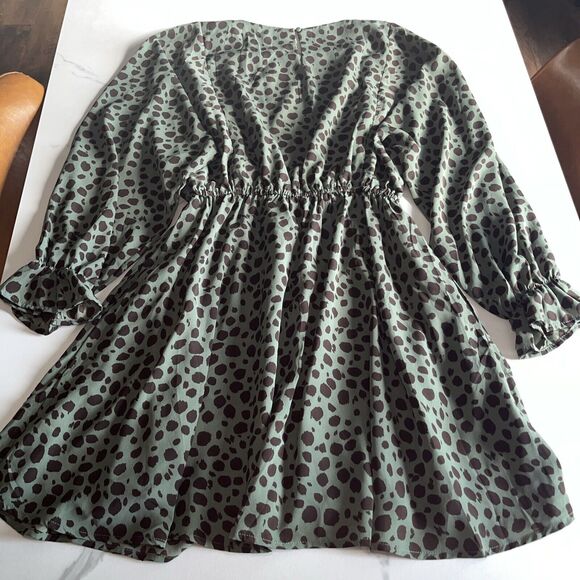 Main Strip Women's Green Black Leopard Long Sleeve Dress Ruffled Size Medium - Picture 13 of 15